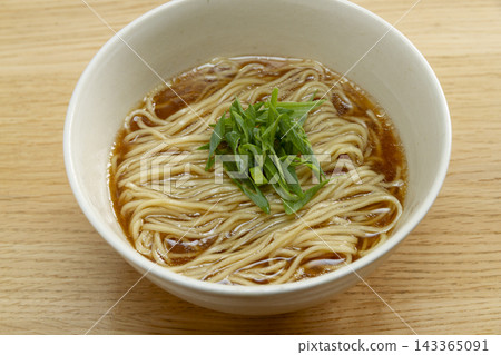 Soy sauce ramen (slightly less flavorful) Soy sauce ramen (slightly less flavorful) 143365091