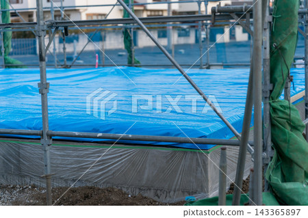 新建房屋的鷹架 新建房屋的鷹架 143365897
