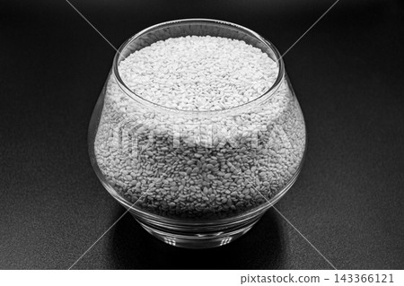 beautiful texture ripe of natural sesame seeds on background 143366121