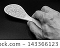 beautiful texture ripe of natural sesame seeds on background 143366123