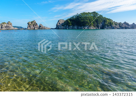 Jodogahama Beach in Miyako City, Iwate Prefecture: Crystal-clear waters and unique rock formations – a beautiful coastal landscape in an area affected by the Great East Japan Earthquake. Jodogahama Beach in Miyako City, Iwate Prefecture: Crystal-clear waters and unique rock formations – a beautiful coastal landscape in an area affected by the Great East Japan Earthquake. 143372315