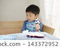 A child 143372952