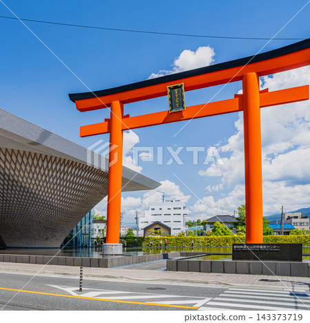 (1:1) A view of the Shizuoka Prefectural Mt. Fuji World Heritage Center and a large red torii gate in Fujinomiya City, under a clear blue sky (Shizuoka Prefecture) (1:1) A view of the Shizuoka Prefectural Mt. Fuji World Heritage Center and a large red torii gate in Fujinomiya City, under a clear blue sky (Shizuoka Prefecture) 143373719