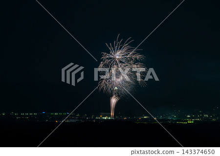 靜岡縣袋井市的袋井遠州煙火大會,將夜空裝點得絢麗多彩。 靜岡縣袋井市的袋井遠州煙火大會,將夜空裝點得絢麗多彩。 143374650