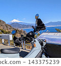從薩塔峠眺望富士山和駿河灣，摩托車 143375239
