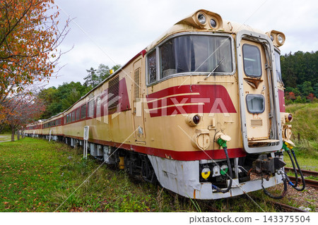 克勞福德公園的一輛 KiHa 82 系列柴油動車組（約 2026 年秋季） 143375504