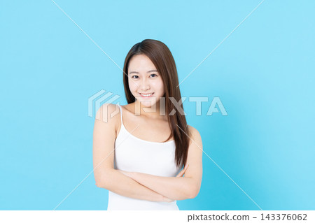 年輕女性的皮膚護理 年輕女性的皮膚護理 143376062