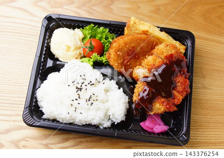 Tonkatsu lunch box 143376254