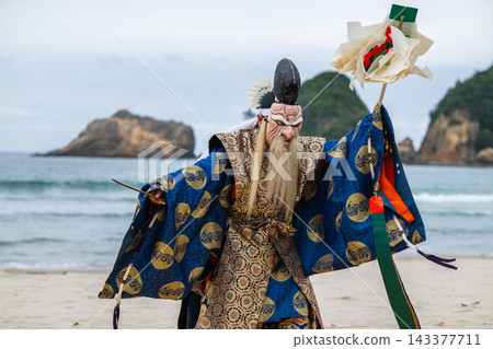 Iwami Kagura "Iwato" where the gods dance Iwami Kagura "Iwato" where the gods dance 143377711