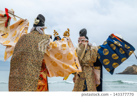 Iwami Kagura "Iwato" where the gods dance Iwami Kagura "Iwato" where the gods dance 143377770