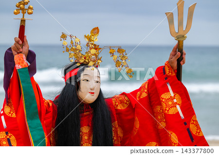 Iwami Kagura "Iwato" where the gods dance Iwami Kagura "Iwato" where the gods dance 143377800