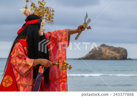 Iwami Kagura "Iwato" where the gods dance Iwami Kagura "Iwato" where the gods dance 143377888