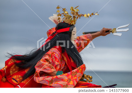 Iwami Kagura "Iwato" where the gods dance Iwami Kagura "Iwato" where the gods dance 143377900