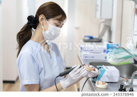 Female dental technician at work Female dental technician at work 143378946