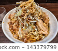 令人垂涎欲滴的大量食物，讓人渴望享用一碗熱氣騰騰、營養豐富的拉麵，增強體力。 143379799