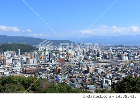 從松山綜合公園眺望松山市和城山 從松山綜合公園眺望松山市和城山 143385433