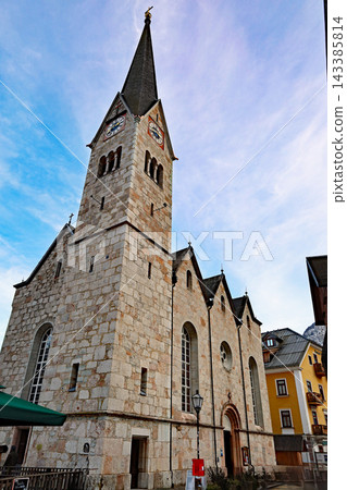 Hallstatt, a beautiful UNESCO World Heritage town in Austria during winter. Hallstatt, a beautiful UNESCO World Heritage town in Austria during winter. 143385814