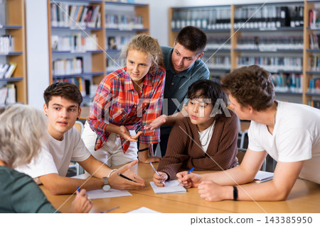 Brainstorming teen students in school library Brainstorming teen students in school library 143385950