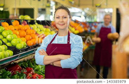 vegetable saleswoman in supermarket 143385979