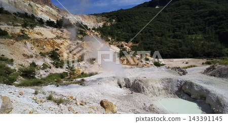 位於大分縣加蘭岳活火山火山口周圍 143391145