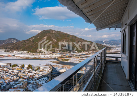 從鳥取縣鳥取市河原町河原城展望台眺望靈石山 從鳥取縣鳥取市河原町河原城展望台眺望靈石山 143391973