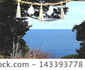 俯瞰大海和日本海景色的神社鳥居。 143393778