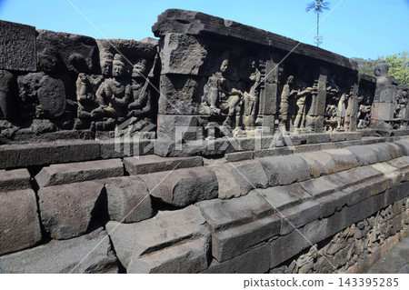 婆羅浮屠寺,位於印尼爪哇島日惹市,是世界遺產,也是世界三大佛教遺址之一。 婆羅浮屠寺,位於印尼爪哇島日惹市,是世界遺產,也是世界三大佛教遺址之一。 143395285