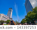 藍色衝擊號戰機在愛知縣名古屋市上空進行表演飛行。 143397253