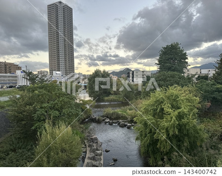 城市中的河流 城市中的河流 143400742