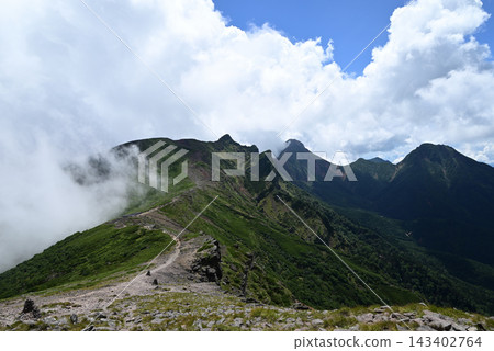 硫磺山、橫岳攀登,八嶽山脈,長野縣,山梨縣 硫磺山、橫岳攀登,八嶽山脈,長野縣,山梨縣 143402764