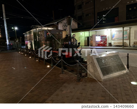 愛媛郡松山市道後溫泉站前的少爺列車 愛媛郡松山市道後溫泉站前的少爺列車 143409660