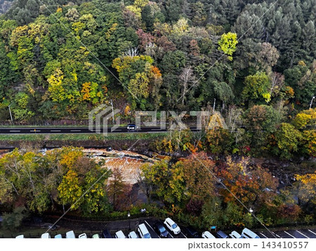 Roads and parking lots along mountain forests and streams in the deepening autumn Roads and parking lots along mountain forests and streams in the deepening autumn 143410557