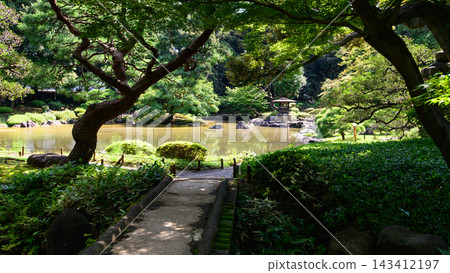 東京古川庭園，美麗的初秋景色。 143412197