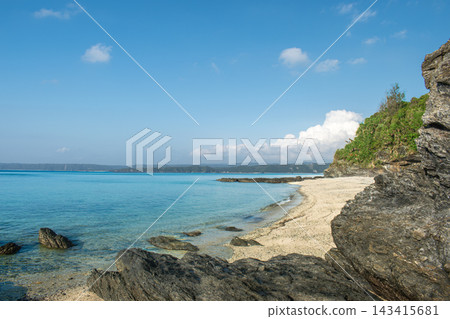 沖繩縣東村長濱海灘景色。 沖繩縣東村長濱海灘景色。 143415681