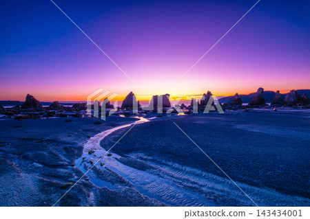 Dawn of the Hashima-iwa Dawn of the Hashima-iwa 143434001
