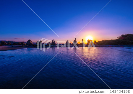 The sunrise over Hashigui Rock The sunrise over Hashigui Rock 143434198