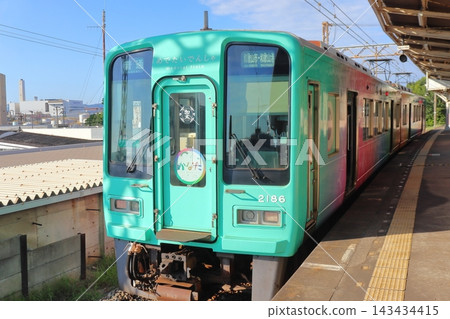 A 2000 series train at Wakayama Port Station (Nankai Wakayama Port Line) A 2000 series train at Wakayama Port Station (Nankai Wakayama Port Line) 143434415