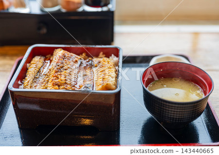 黑海鰻蓋飯 143440665