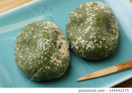 Delicious mugwort rice cakes Delicious mugwort rice cakes 143442575