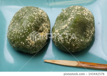 美味的艾草米糕 143442576