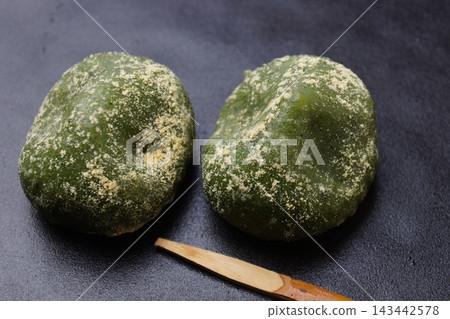 Delicious mugwort rice cakes Delicious mugwort rice cakes 143442578