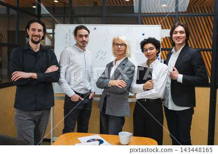Teamwork brainstorm. Portrait of diversity coworkers colleagues in modern office. Colleagues working together with project ideas. Group of people in creative office. Professional team in workspace 143448165