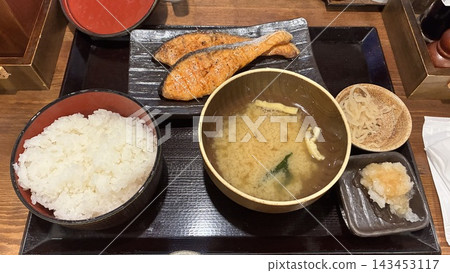 烤鮭魚日式套餐 烤鮭魚日式套餐 143453117