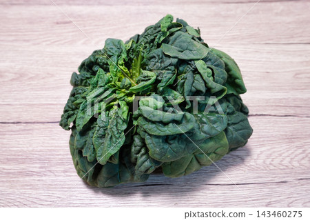 冬季限定的皺葉菠菜 冬季限定的皺葉菠菜 143460275