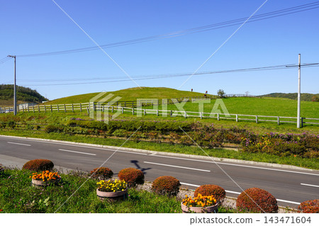 從純種馬銀座停車場看到的尼卡普泥火山 從純種馬銀座停車場看到的尼卡普泥火山 143471604