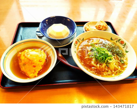 Chinese noodles and Tenshinhan set meal Chinese noodles and Tenshinhan set meal 143471817