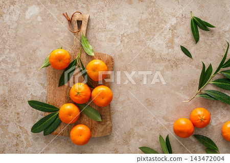 Mandarins fresh citrus fruit with green leaves Mandarins fresh citrus fruit with green leaves 143472004