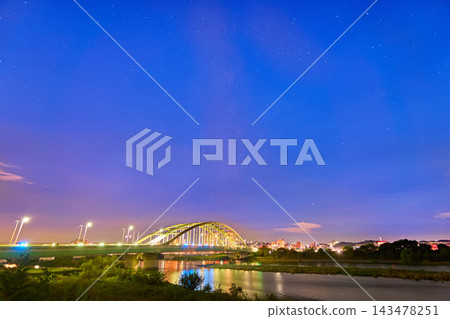 The Tama Aqueduct Bridge, spanning Kawasaki City in Kanagawa Prefecture and Komae City in Tokyo, and the faint Milky Way rising into the starry October sky. The Tama Aqueduct Bridge, spanning Kawasaki City in Kanagawa Prefecture and Komae City in Tokyo, and the faint Milky Way rising into the starry October sky. 143478251