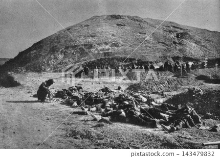 老照片:1904 年 12 月 6 日,日俄戰爭期間旅順之圍,俄軍佔領後俄軍在 203 高地的陣地。 老照片:1904 年 12 月 6 日,日俄戰爭期間旅順之圍,俄軍佔領後俄軍在 203 高地的陣地。 143479832