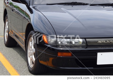汽車圖片：Nissan Silvia (S13) 的前臉 143483095